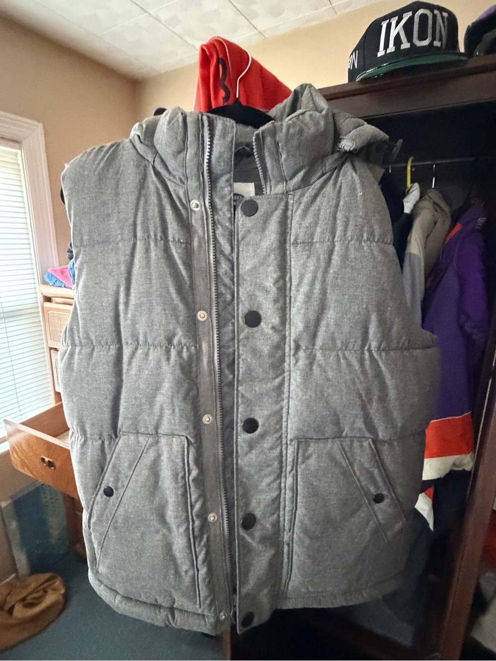 Old Navy Gray Quilted Hooded Puffer Vest